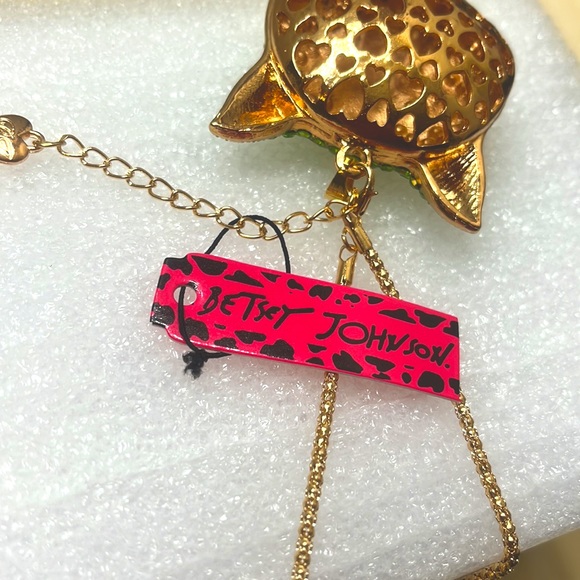 Betsey Johnson Green Wolf Head Pendant Necklace - Picture 10 of 10